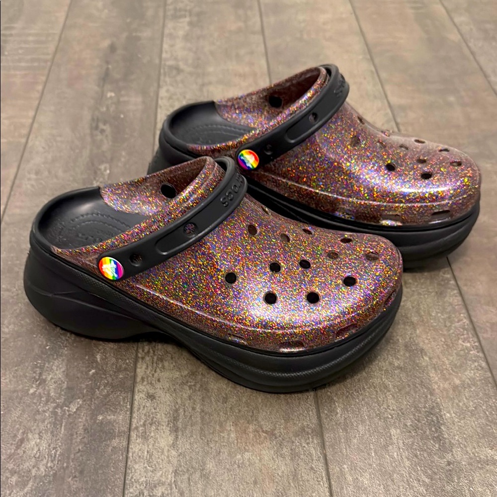 CROCS Womans Bae Rainbow Glitter Platforms, size 8🌈✨